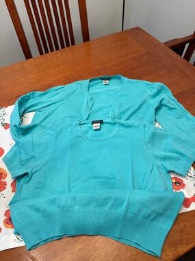 Henry Bendel Turquoise Short Sleeve Sweater with Matching Cardigan like new